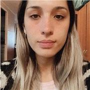 Profesora de ciencias naturales para alumnos de básica y media